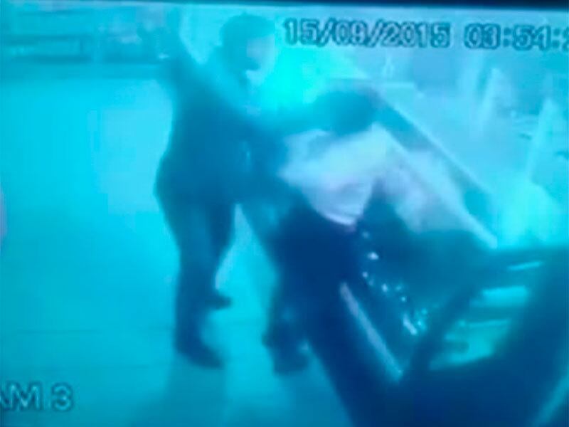 Criminosos fugiram em um carro em direção ao centro da cidade