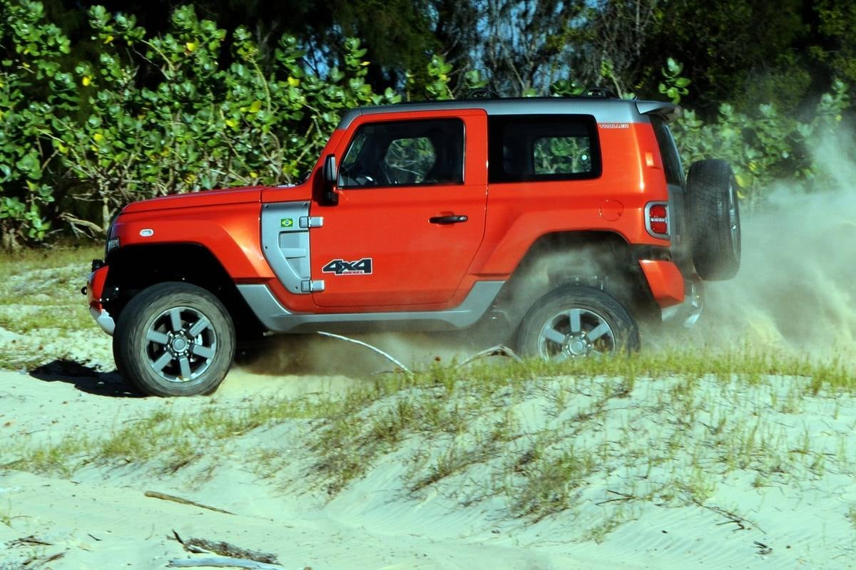 Apesar de chegar bem mais caro que os R$ 96.844,00 cobrados no modelo atual, a Troller acredita que o novo T4 vem para ocupar uma faixa única no mercado, acima do patamar de hoje, tendo como competidores diretos somente veículos importados e muito mais caros
