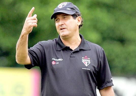 Muricy Ramalho ainda não revelou o time que enfrenta o Corinthians
