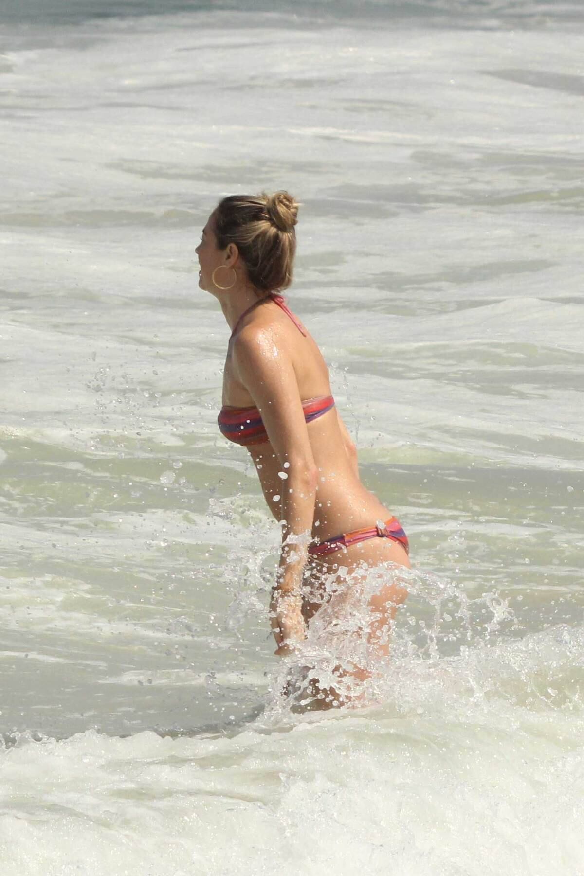 Luana Piovani e Pedro Scooby curtem dia de praia no Rio de Janeiro