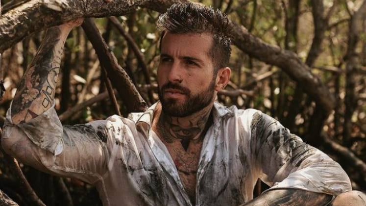 "Se eu tiver que desmaiar para vencer uma prova, eu vou desmaiar. Para me vencer, a pessoa tem que estar muito preparada", promete Claudinho.
Não perca a estreia do novo reality show da Record TV. A Ilha Record começa no dia 26 de julho, a partir das 22h45