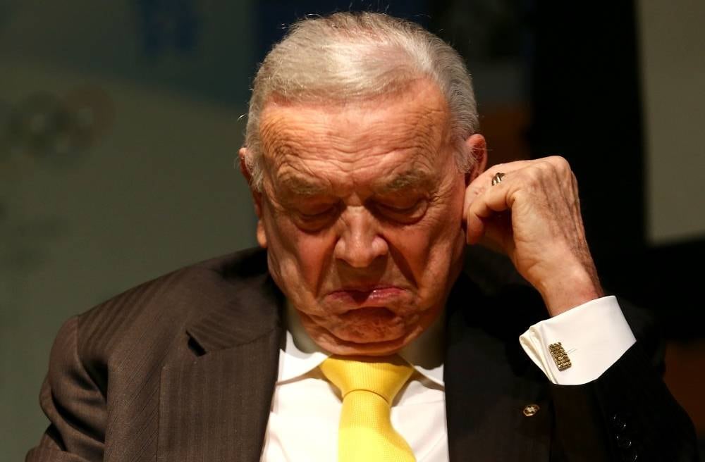 No início de junho, o Departamento de Justiça dos Estados
Unidos formalizou o pedido oficial de extradição de José Maria Marin e outros
seis dirigentes da Fifa presos na Suíça. O primeiro cartola a ser levado para
os EUA foi Jefferey Webb