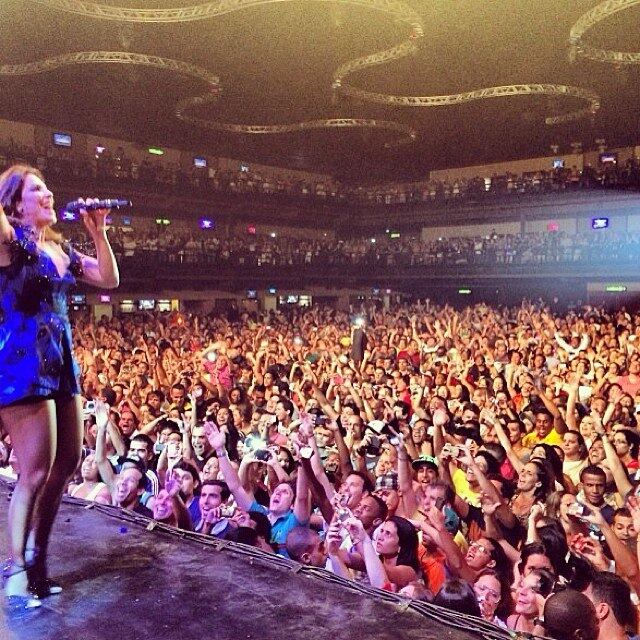 Ivete Sangalo fez na madrugada desta sexta-feira (6) o seu primeiro show no Barra Music, na Barra da Tijuca, zona oeste do Rio de Janeiro. A baiana recebeu diversos cantores que dividiram o palco com ela.

— Hoje essa noite vai ser especial, muita gente vai passar por aqui. Vai ser um esquenta para o meu DVD que eu vou gravar no dia 14

Reportagem: Rodrigo Teixeira, do R7, no Rio


