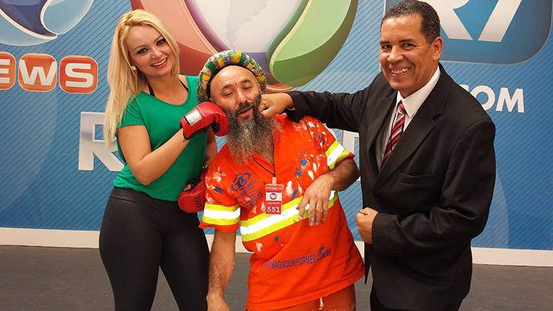 Candidatos a deputado federal por São Paulo, Cosme Barack Obama (PMDB), Mulher Pera (PTdoB) e Bin Laden (PEN) se divertiram antes do debate do R7. Assista ao vídeo