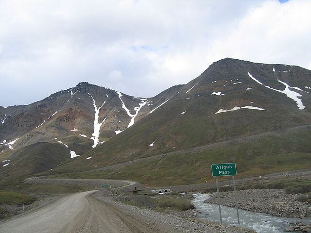 Dalton Highway (EUA) - Liga Livenhood a Prudhoe Bay, áreas remotas do Alasca. Tem 660 km e apenas um posto de gasolina no percurso.