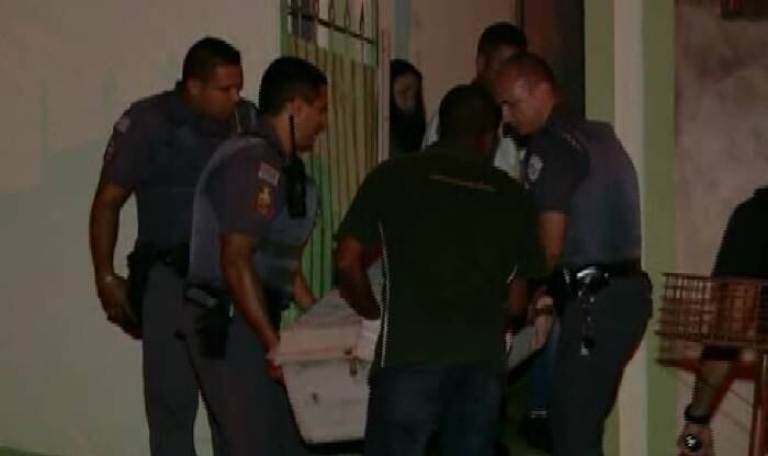 Foi o pai de Xavier quem encontrou o filho morto na cozinha da
casa
Experimente: todos os programas da Record na íntegra no R7 Play
