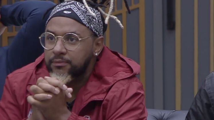 Claytão

Claytão aproveitou a onda, mas não arriscou tanto. Ele optou por descolorir apenas o cavanhaque