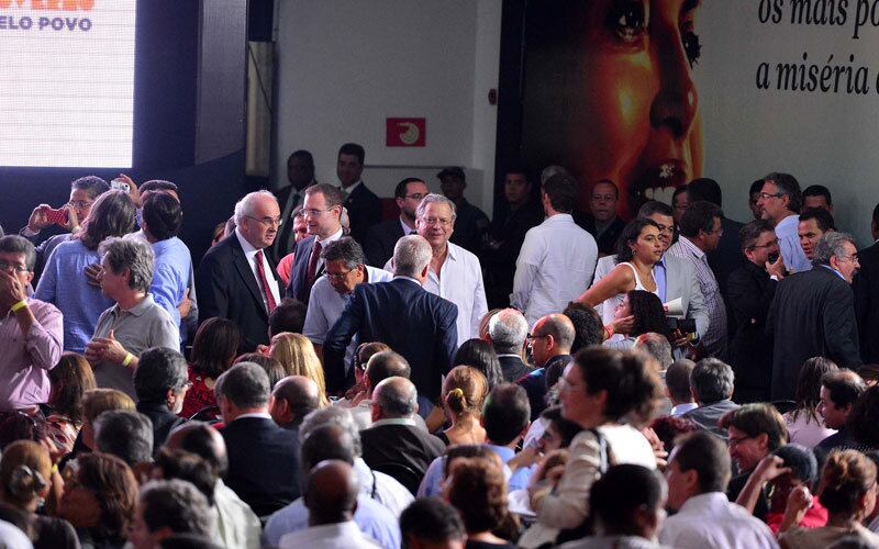 O ex-ministro da Casa Civil, José Dirceu, também foi à festa do PT, que comemora dez anos da chegada ao poder. Leia mais
Kassab discursa em festa do PT e é vaiado pela plateia