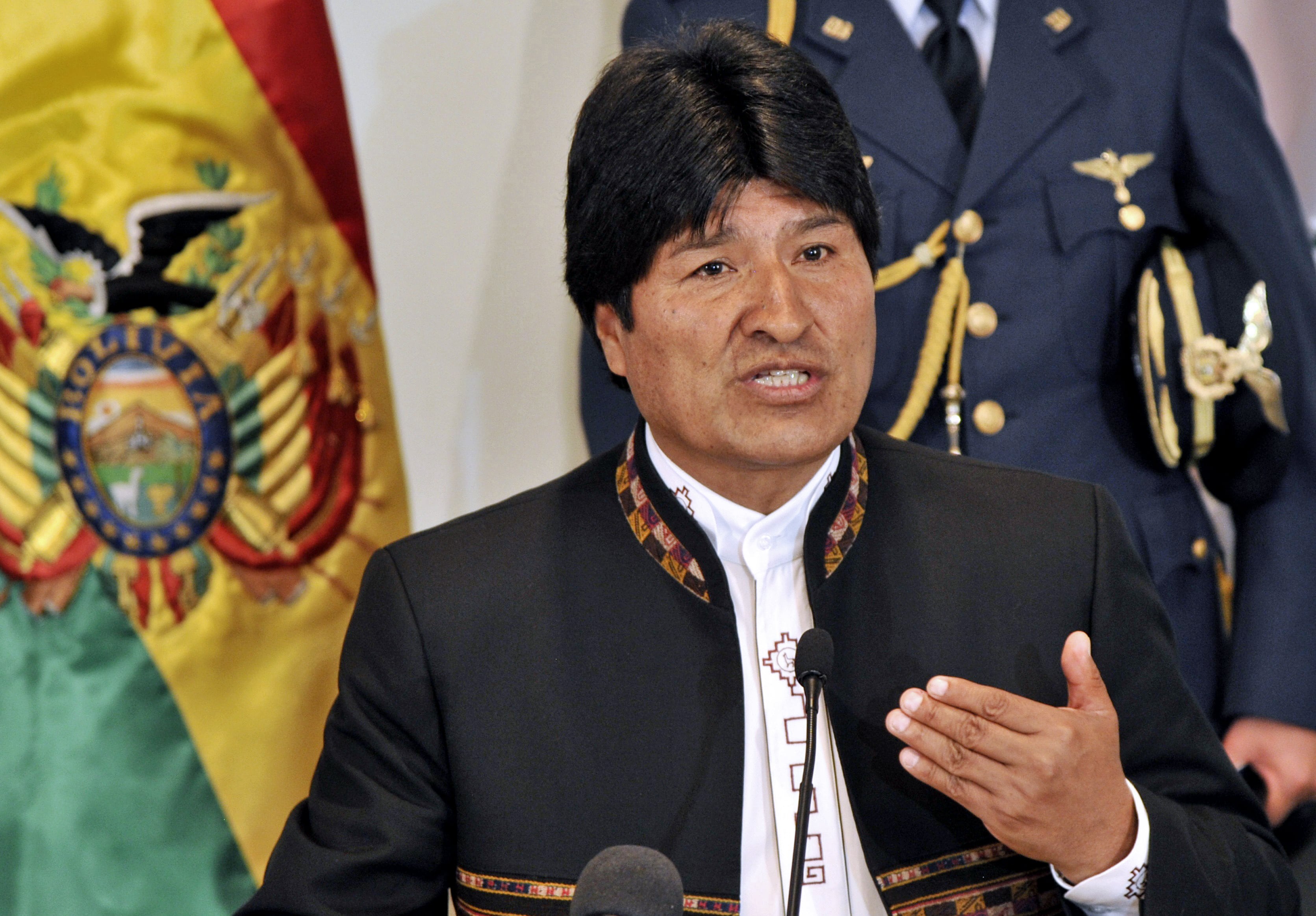 Sindicatos cobram Evo Morales por reformas na previdência
