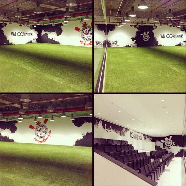 Uma das maiores novidades está na sala de aquecimento principal da Arena Corinthians. Foi instalada uma arquibancada para os torcedores acompanharem os jogadores também nos momentos que antecedem as partidas