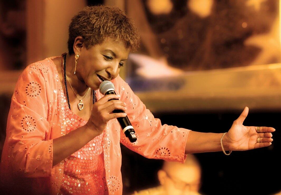 Conhecida como a cantora das minorias, Leci conversou com R7 sobre o seu trabalho e o seu papel na sociedade como figura pública que luta pelo fim da opressão aos negros, gays e pobres

+ Acesse R7 Play e assista onde e quando quiser aos seus programas favoritos da Rede Record
+ Conheça algumas expressões do dia a dia que reforçam o racismo na sociedade
