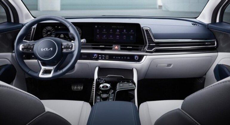 Painel digital integrado com a multimídia é uma das novidades da nova geração do Sportage