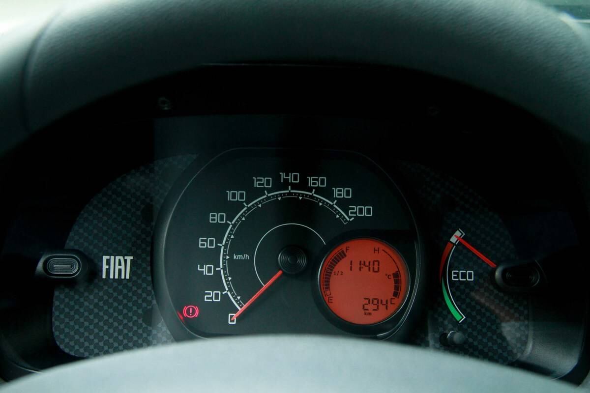 Herdado do Fiat Uno, o painel de instrumentos foi simplicado e reúne apenas velocímetro, econômetro e mostrador de LCD. O conta-giros não é oferecido sequer como opcional. Leia a avaliação completa

Saiba tudo sobre carros! Acesse R7.com/carros
E confira os melhores preços de novos e usados em r7.icarros.com.br