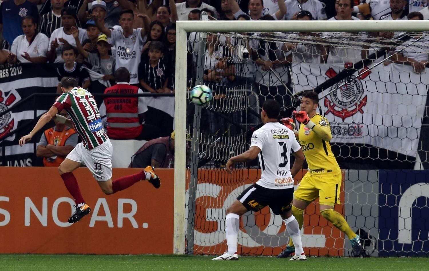 Henrique, do Fluminense, silenciou torcida no início