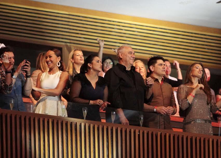 Sabrina Sato, Fabíola Gadelha, Marcelo Rezende e César Filho curtiram o show do camarote