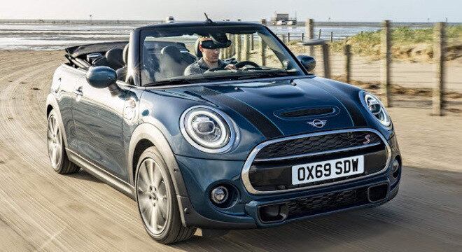 A MINI acaba de lançar o Cooper S Cabrio Sidewalk que chega ao país ainda este mês