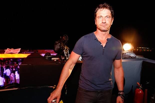 

Quanto
charme!
Gerard Butler se divertiu em uma festa realizada
em um hotel de Copacabana, no Rio de Janeiro, na noite de segunda-feira (7)