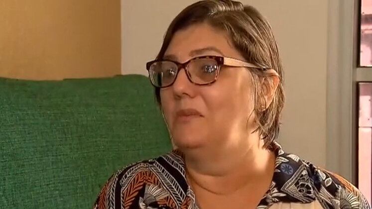 Isabel recebeu a equipe da RECORD e contou como foi essa experiência. Segundo a representante comercial, ela percebeu que o rapaz que estava ao seu lado começou a se sentir mal e ofereceu ajuda. "O que fiz por ele foi com muito amor e carinho, foi como um amor de mãe", disse.
