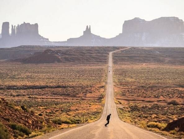 O Instagram dele é @chrisburkard