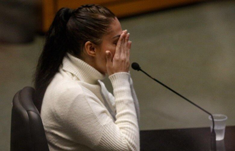 Monique Medeiros chorou durante depoimento