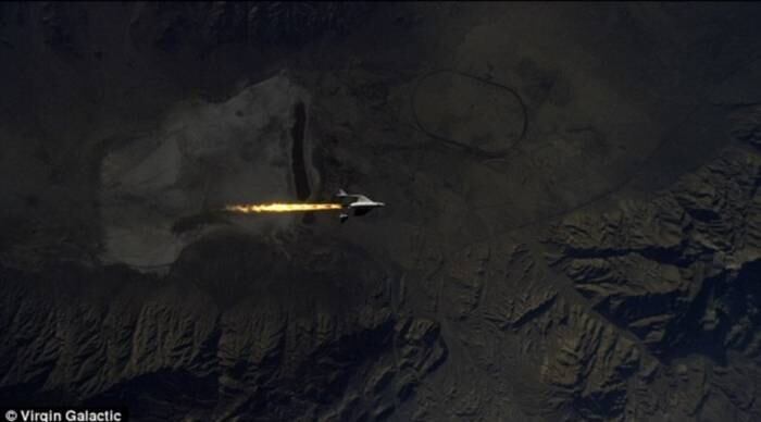 Segundo o canal norte-americano NBC, que transmitiu o teste, as celebridades devem gastar R$ 588,3 mil (US$ 250 mil) pelo voo. Os atores Ashton Kutcher, Kate Winslet, Leonardo DiCaprio também devem fazer parte do primeiro voo turístico pelo espaço