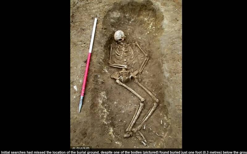 No "bed burial", algo como "sepultamento na cama", em português, os mortos eram enterrados no chão deitados em cima da cama