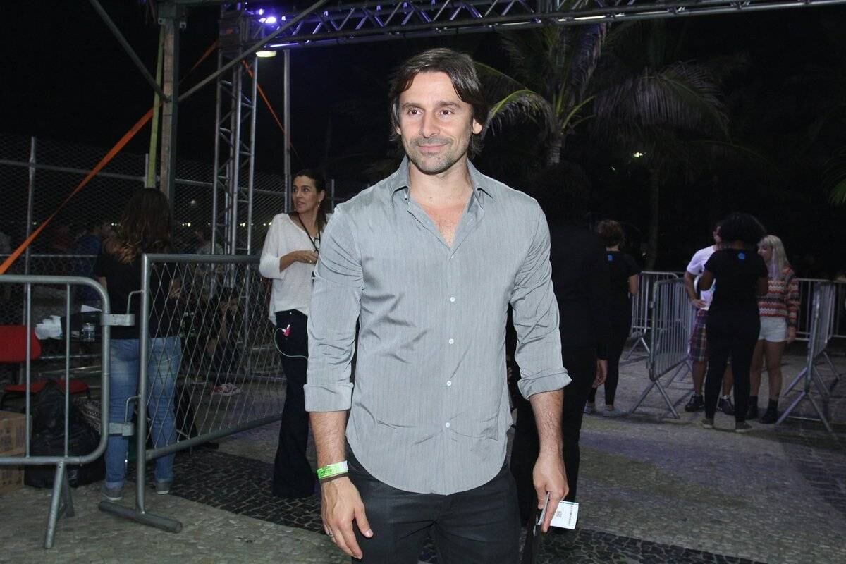 Murilo Rosa também marcou presença no Circo Voador montado na praia do Arpoador