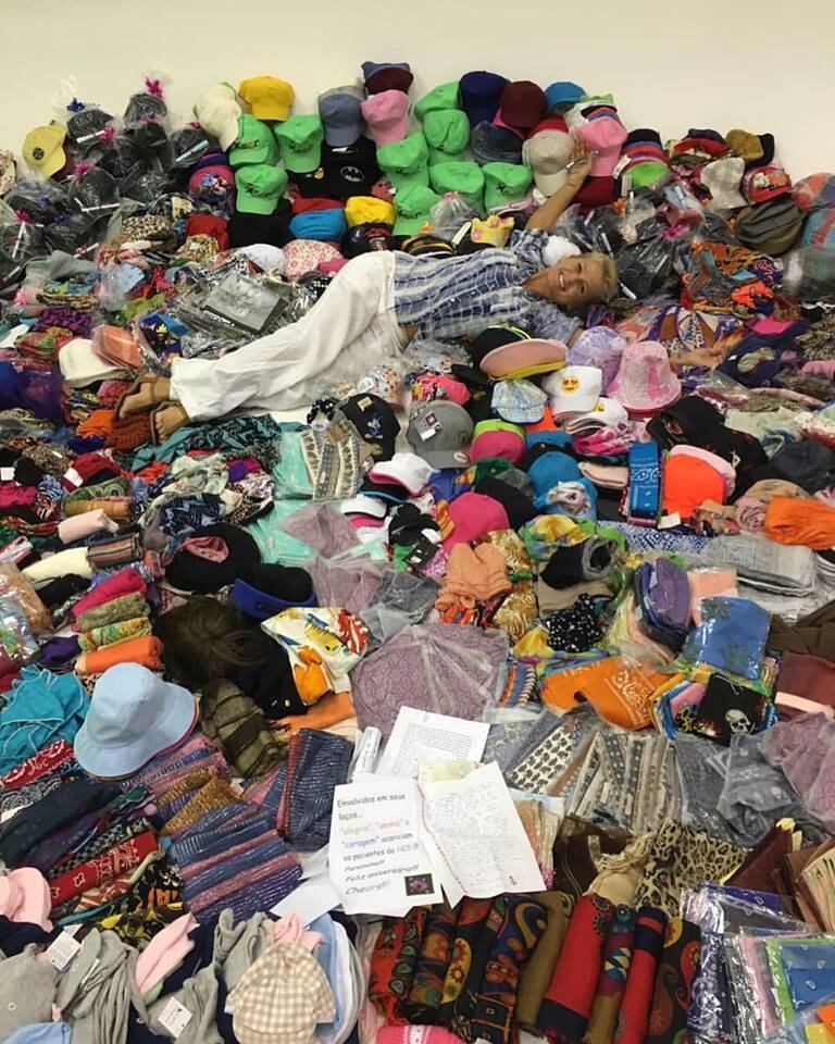 Xuxa festeja o sucesso da campanha Laços do Bem