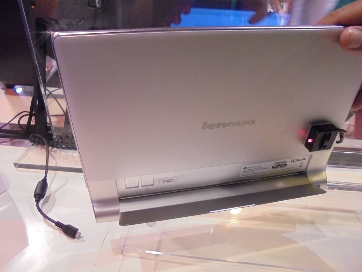 O tablet Yoga já está disponível no mercado no preço sugerido de R$ 899, o ultrabook Yoga 2 com processador Intel Core i5 estará custando R$ 3.499 e a versão com Intel Core i7 será R$ 3.999