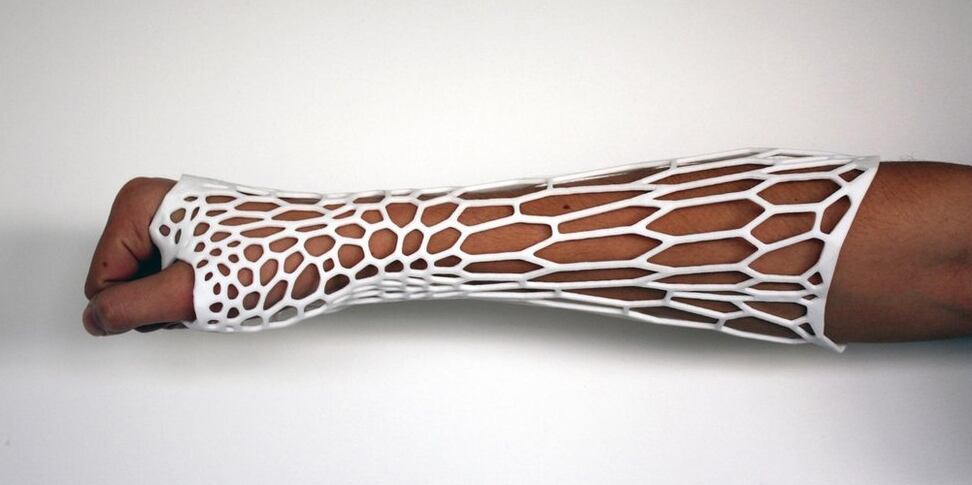 O Cortex é um imobilizador impresso em 3D que pode ser usado como alternativa para o gesso, que são pesados , causam coceira e odor. Os criadores neozelandeses enfatizam que é feito de plástico reciclável