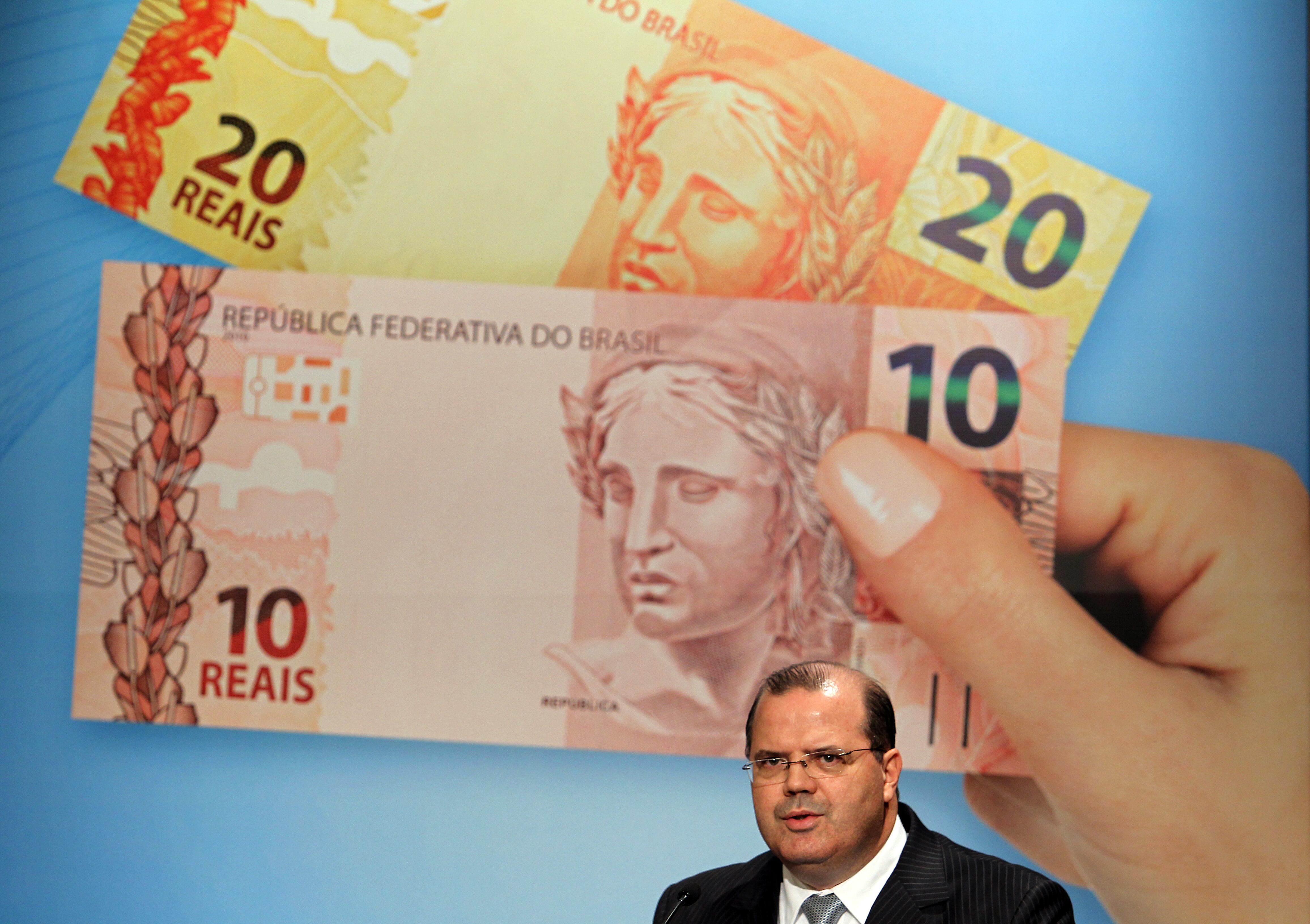 Após a saída de Meirelles, Alexandre Antonio
Tombini é indicado para o BC no último ano do segundo mandato do presidente
Lula. Ele permanece na presidência do banco até hoje
