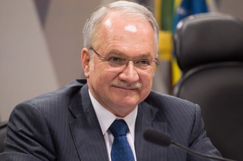 Luiz Fachin vai ocupar vaga de Barbosa no Supremo Tribunal Federal
