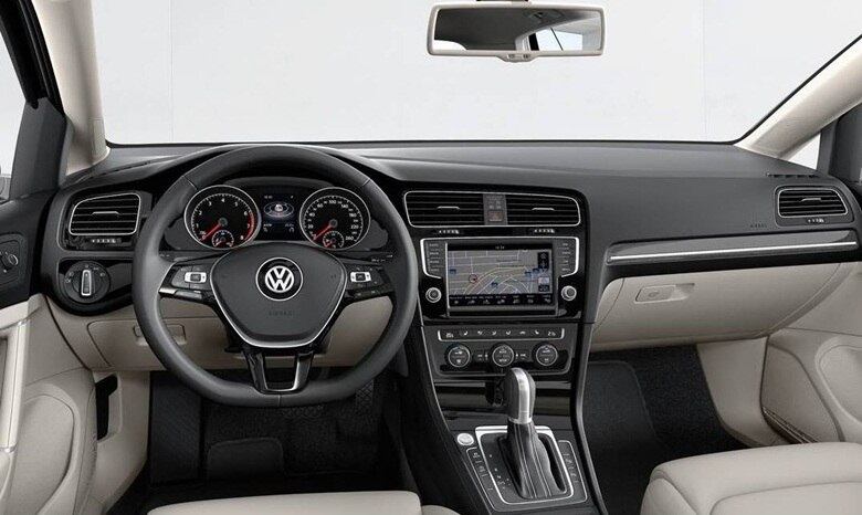 Luxo e sofisticação; tela multifuncional de 8" é de fácil manuseio