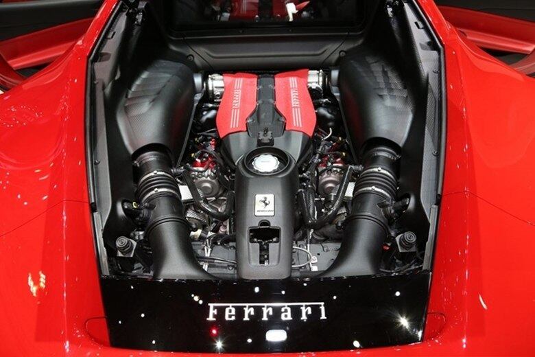 Pela segunda vez consecutiva, a Ferrari levou o prêmio International Engine of the Year (Motor Internacional do Ano) com o 3.9 V8. O decreto foi dado por um grupo de 63 jornalistas especializados em automóvel de 35 países diferentes.
Veja os detalhes 

