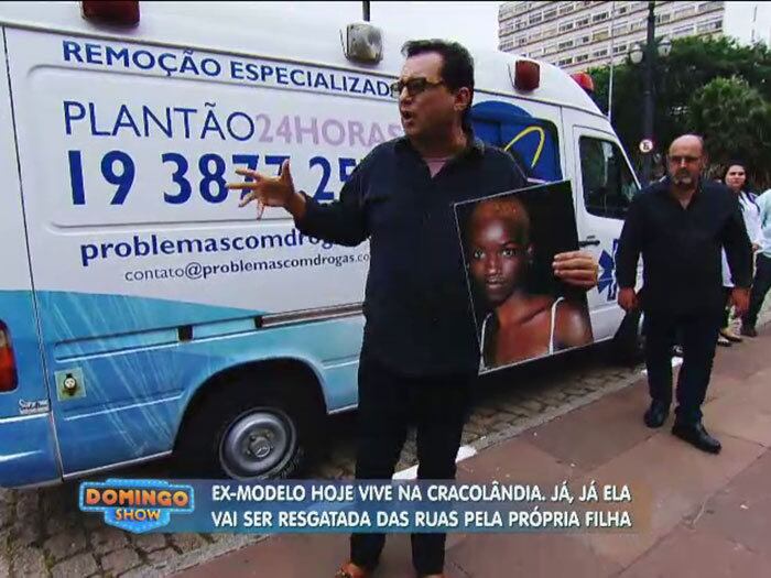 Geraldo Luís levou uma ambulância especializada para resgatar Flávia, que demorou em ir ao encontro da equipe
+ Vídeo: Filha pede ajuda para resgatar mãe ex-cabeleireira e modelo da Cracolândia
+ Aproveite e confira as matérias do programa Domingo Show
+ Já curtiu a página do Domingo Show no Facebook? É só clicar!
+ Siga o Domingo Show no Twitter e receba conteúdos exclusivos!