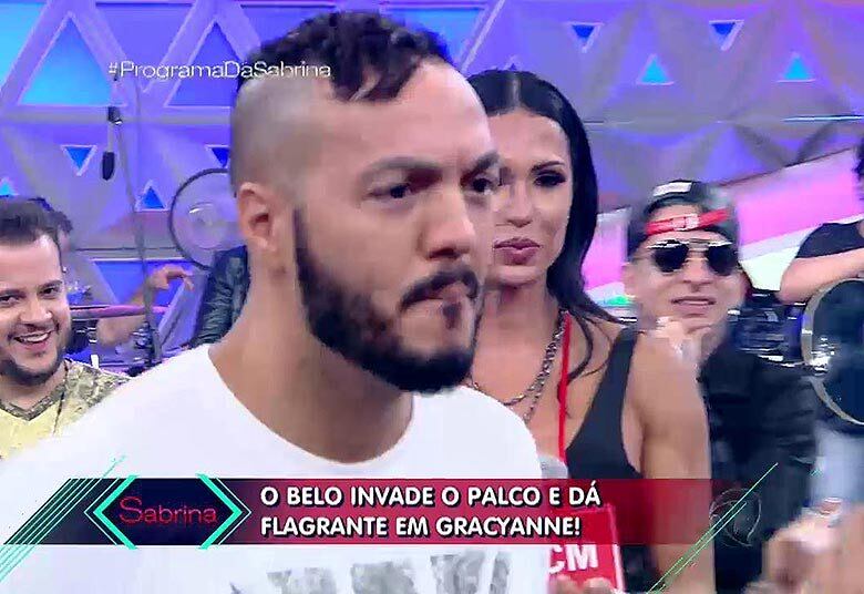 O tempo fechou!

+ VÍDEO: Sabrina Sato revela medidas de Gracyanne Barbosa
+ Conheça Felipe, o primeiro namorado de Sabrina Sato
+ Assista às íntegras do Programa da Sabrina no R7.com/Play!
