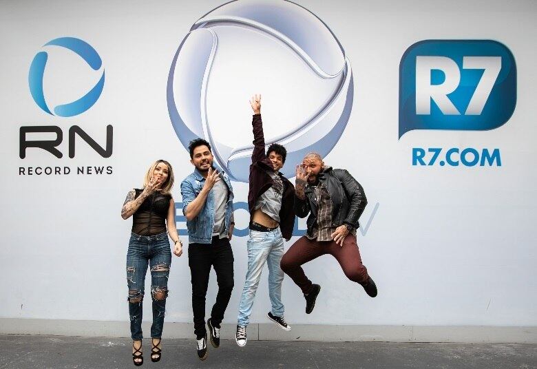 Na próxima
semana, eles serão desafiados por novos competidores, que não medirão esforços
e talento para virarem o jogo e ocuparem a cobiçada cadeira de finalista da
atração

+ Kenia estreia a competição ao som de Michael Jackson, mas não agrada jurados

