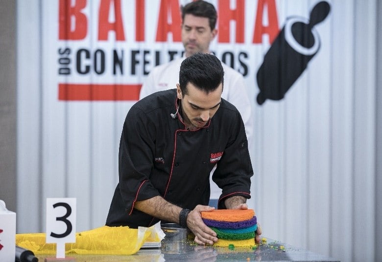 Na prova, os competidores terão que preparar um bolo arco-íris!