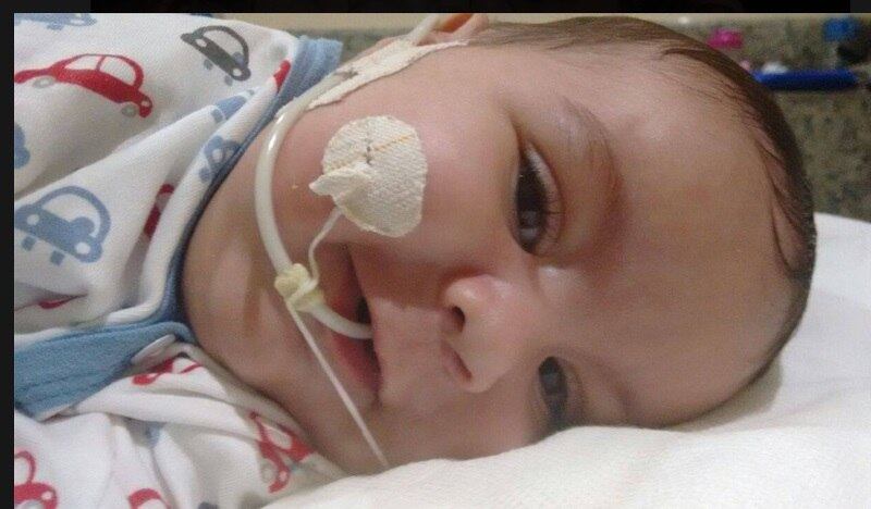 Laís conta que o
procedimento que será realizado nos EUA trabalhará para diminuir a atrofia
causada pela doença.  
— No procedimento realizado nos EUA é com injeção de uma proteína, que seria aplicada na coluna de Miguel. Isso poderá ajudar no
funcionamento dos músculos, pode soltar um pouco e ajudar no movimento, com
mais força. As aplicações começam a cada 15 dias, depois de mês em mês, depois três
meses, e vai para o resto da vida, até que seja desenvolvida a cura