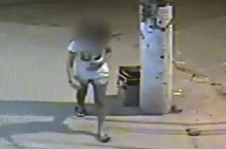 Câmeras de segurança mostraram perseguição feita por caminhonete