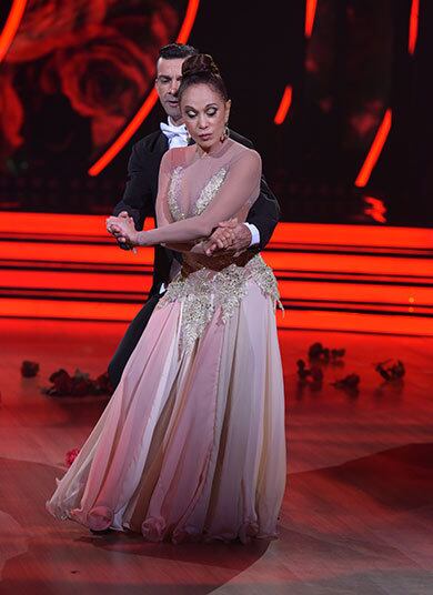 Outra valsa que fez sucesso nesta segunda-feira (24) foi a de Tânia Alves e Marcos Vedovetto. A forte expressão corporal da estrela foi, mais uma vez, ressaltada pelos jurados