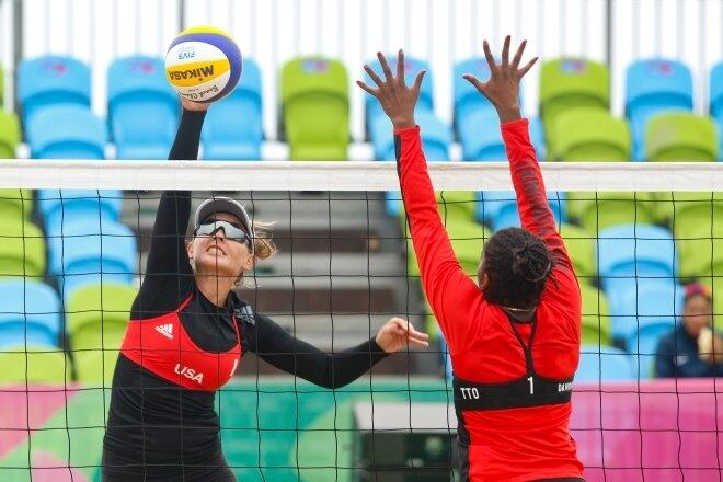 As atletas do vôlei de praia feminino não são mais obrigadas a usar o biquíni desde Londres 2012, quando a Fivb (Federação Internacional de Voleibol) decidiu flexibilizar as vestimentas usadas pelas mulheres. Na ocasião, a decisão levou em conta as temperaturas a serem enfrentadas na capital inglesa