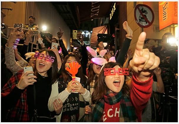 Em Hong Kong, a população também saiu às ruas para celebrar a chegada de 2016
