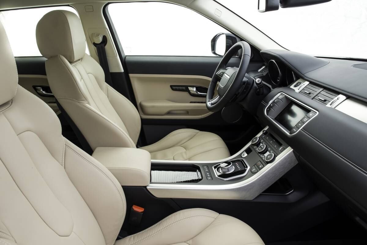 Entre os charmes do Evoque está a tela de LCD dual view, opcional do pacote Tech. Leia a avaliação completa

Saiba tudo sobre carros! Acesse R7.com/carros
E confira os melhores preços de novos e usados em r7.icarros.com.br