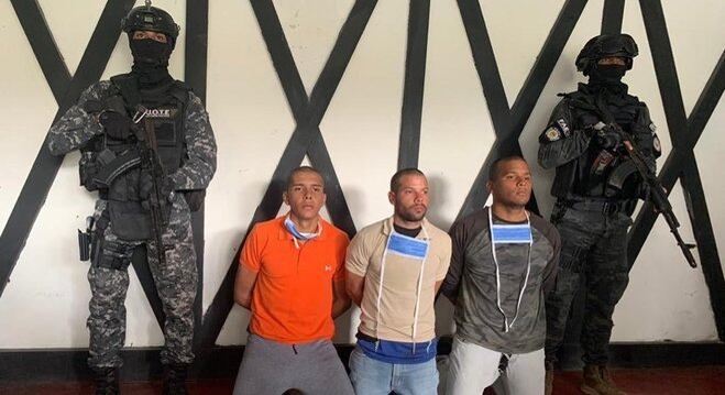 Ministro do Interior, Nestor Reveról, anunciou a prisão de três ex-sargentos