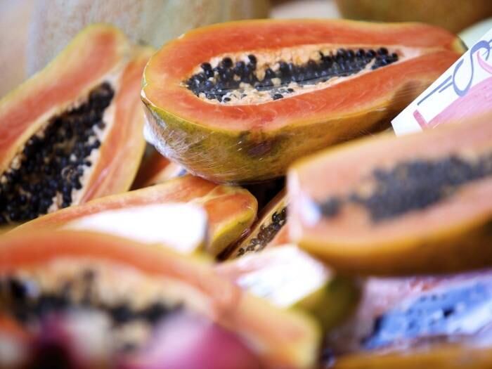 O mamão aparece como o segundo maior impactado pela inflação de janeiro a abril. O item registrou variação de 44,63%
