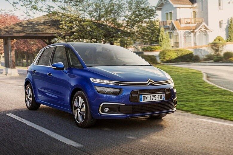 A opção 1.2 Puretech de 130 cv, de forma opcional, também pode trazer transmissão automática. Para o restante da gama, o câmbio será manual