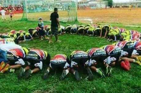 Time T5 Jamaica antes de uma partida