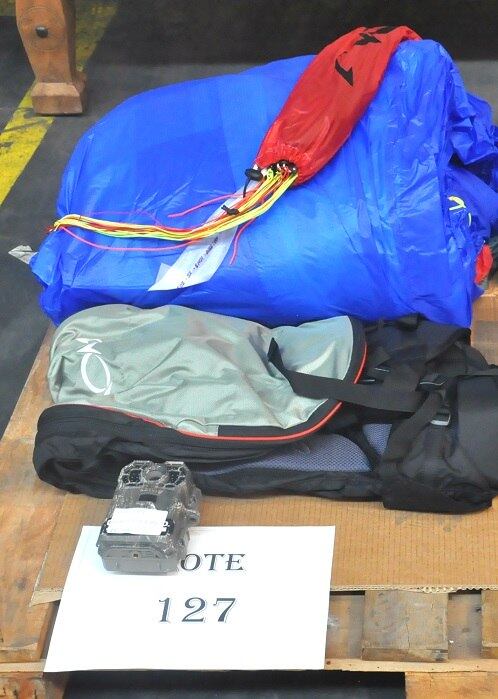 Há ainda um artigo esportivo para a prática de paraglider
listado por, no mínimo, R$ 3.000