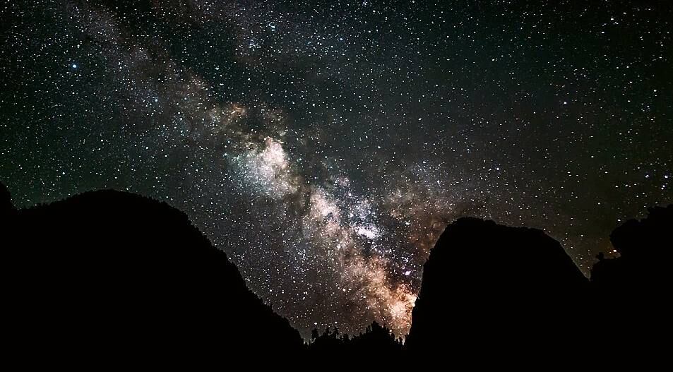 O fotógrafo já conseguiu registrar diversas constelações, fenômenos
meteorológicos e até mesmo a própria Via Láctea no estado de Wyoming